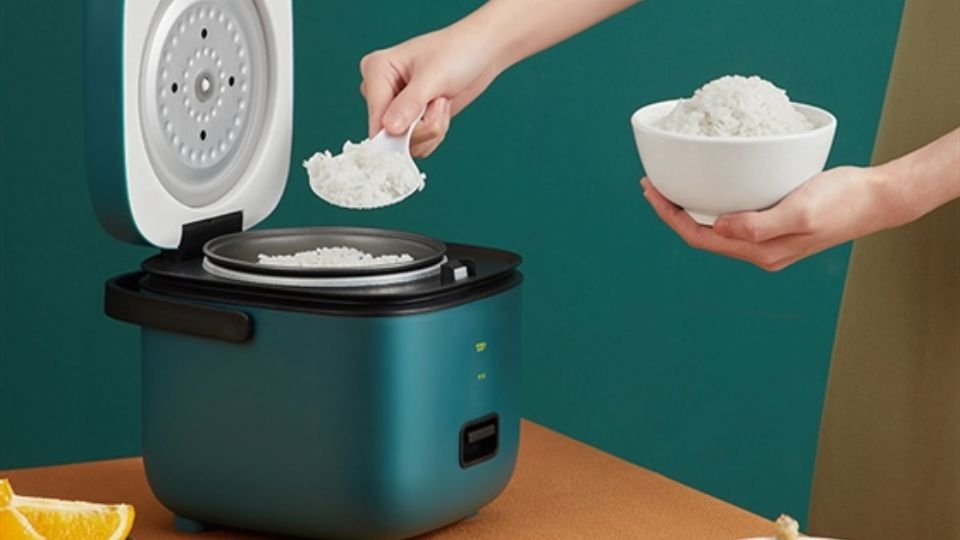 Nồi cơm điện mini của thương hiệu Mishio