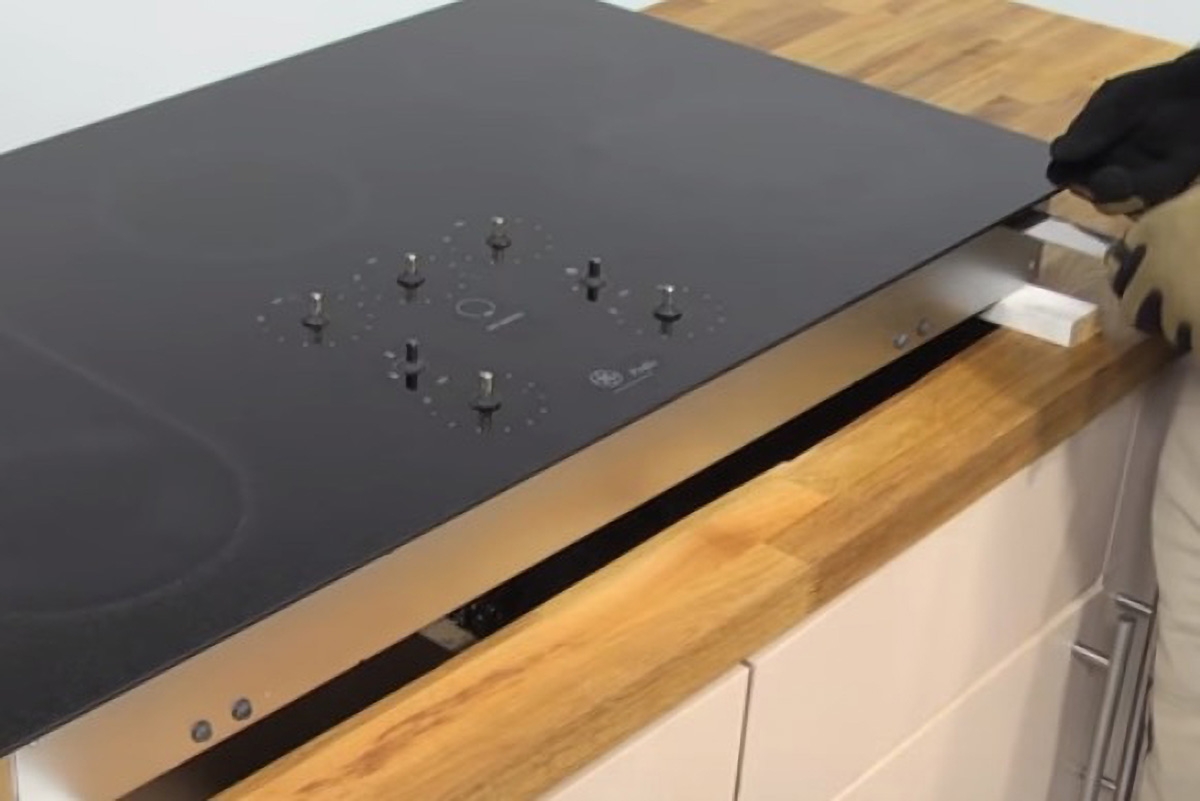 Thay mặt kính bếp từ giá bao nhiêu - hình 2