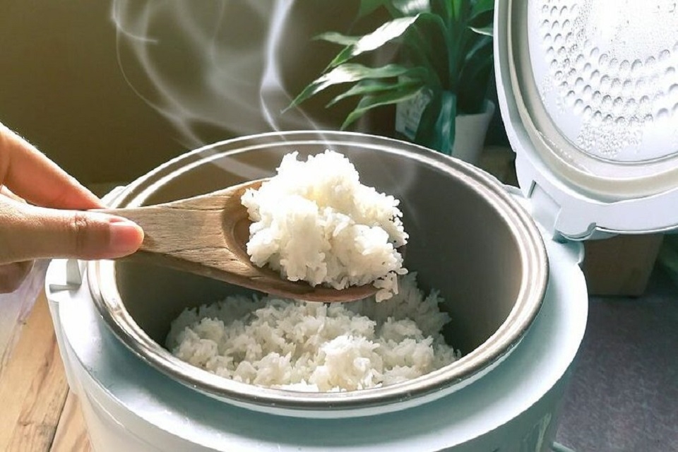 Cách nấu cơm tấm bằng nồi cơm điện 7