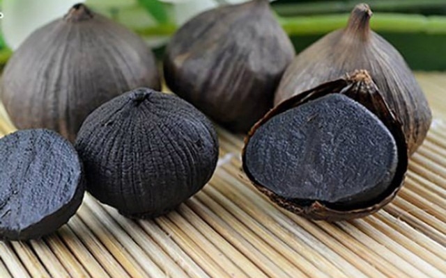 tỏi đen bị cứng như đá - Ảnh 4