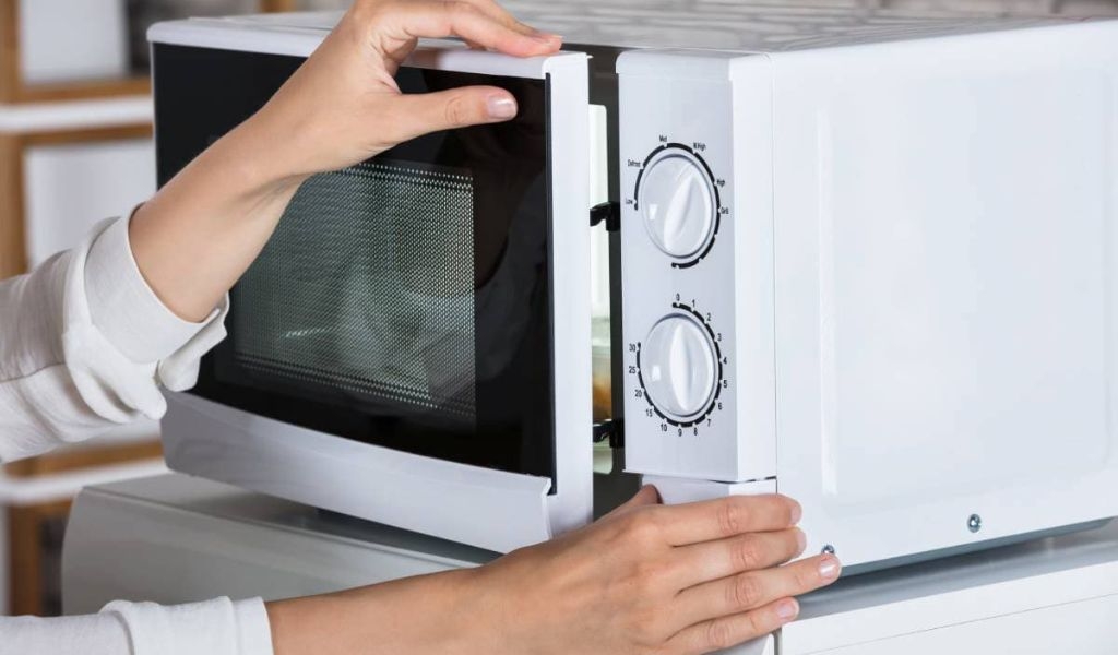 Nguyên nhân lò vi sóng bị đánh lửa và cách khắc phục. Cách sử dụng lò vi sóng an toàn, đúng cách 2