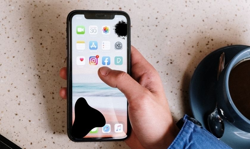 Điện thoại bị rơi đen 1 góc màn hình 6