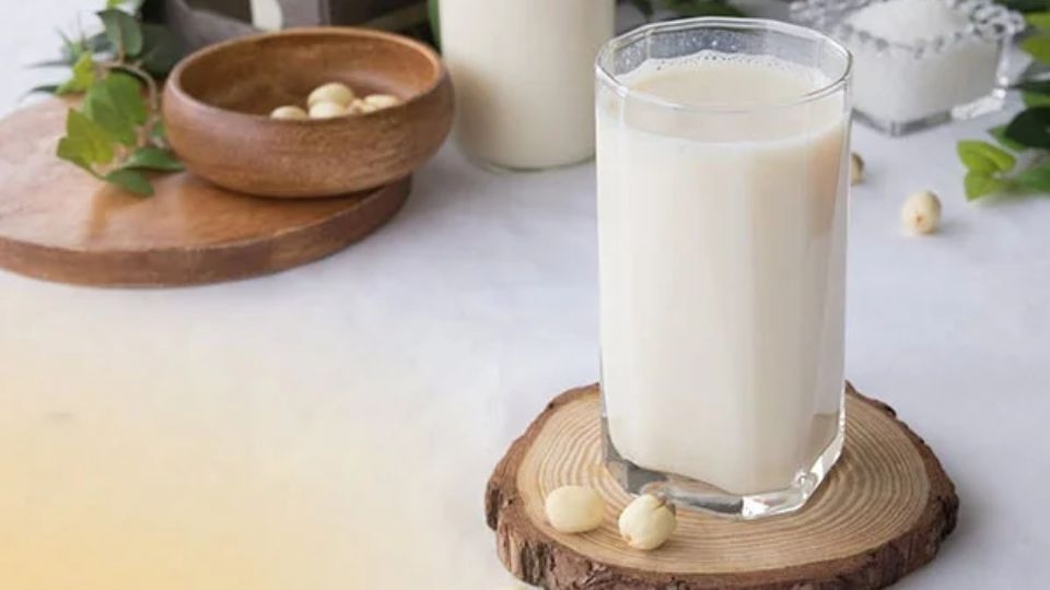 Cách làm sữa hạt sen thơm ngon