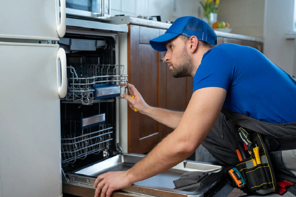Kiểm tra máy rửa bát định kỳ