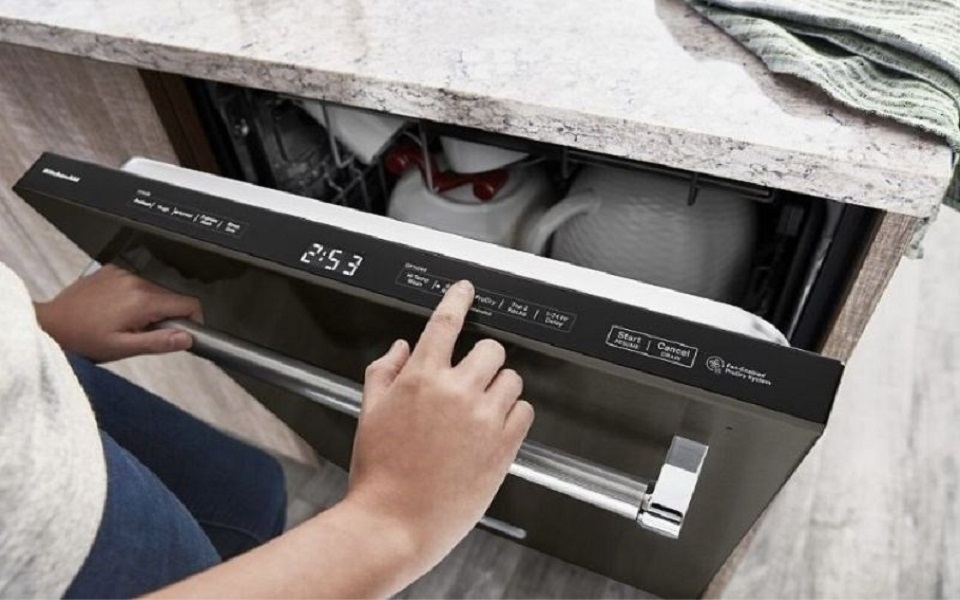 Tắt máy rửa bát khi phát hiện rò điện