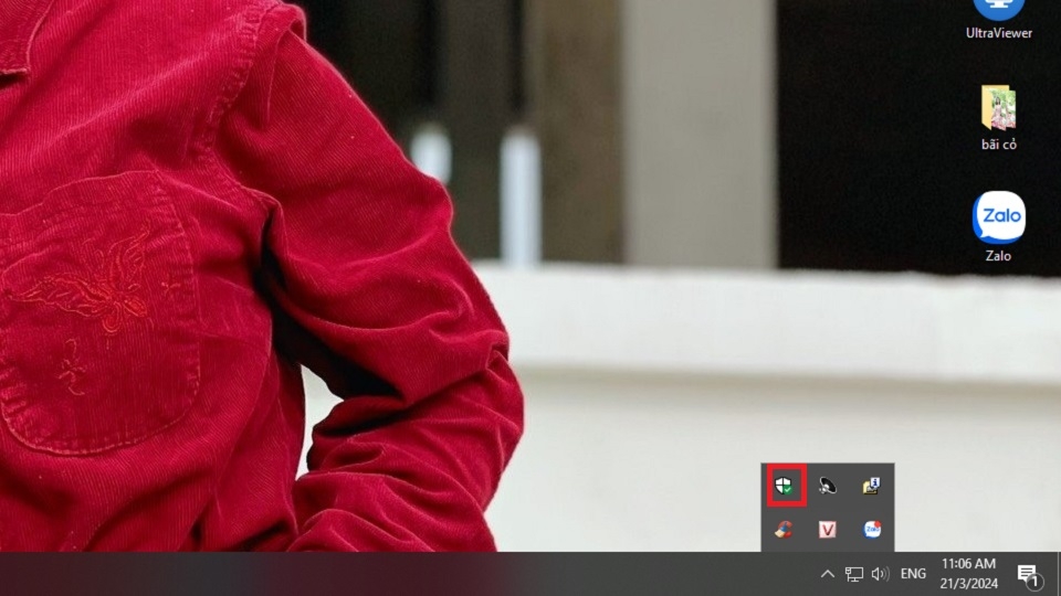 Bạn hãy mở mục "More" nằm trên thanh Taskbar