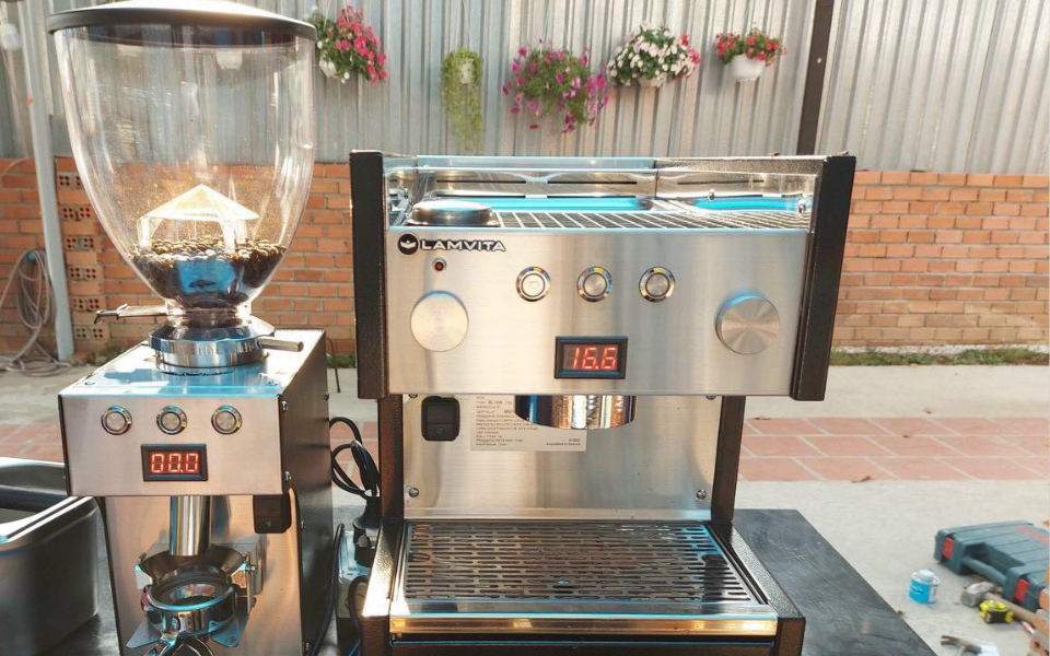 Máy pha cà phê Lamvita có cụm chiết xuất giữa nhiệt ổn định