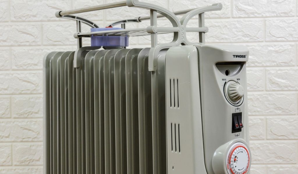 Có nên mua máy sưởi dầu Tiross? Cách sử dụng và vệ sinh máy sưởi dầu an toàn 2