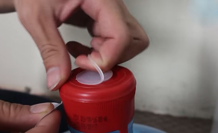 Cách úp bình nước vào cây nóng lạnh 3