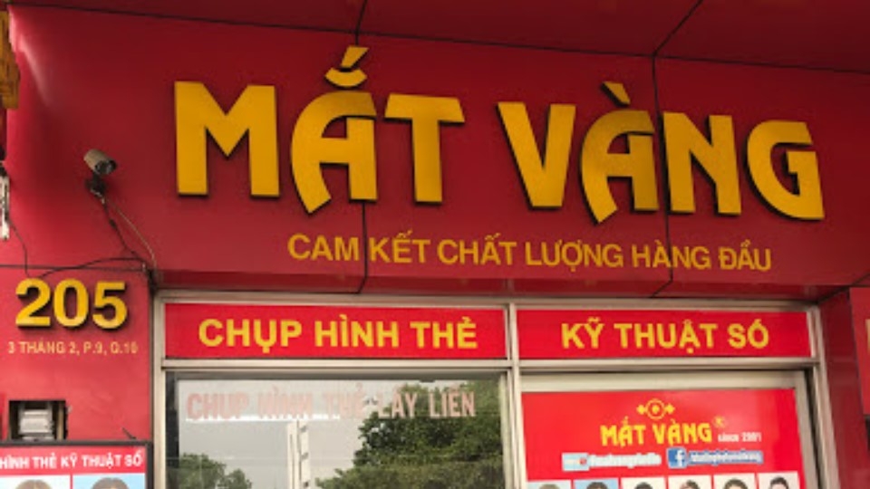 Mắt Vàng Studio