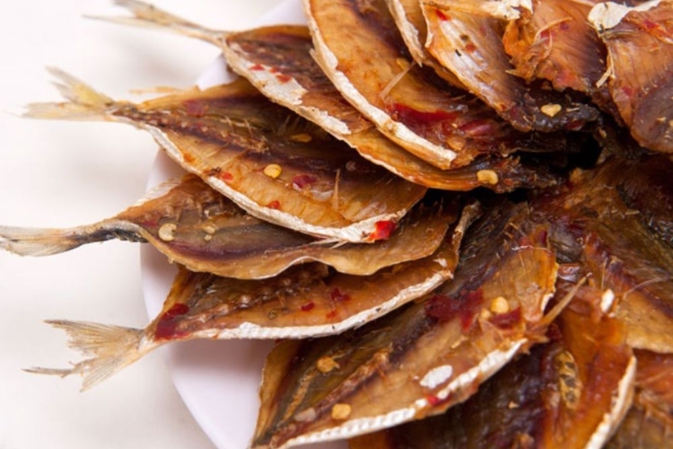 Cá chỉ vàng một nắng