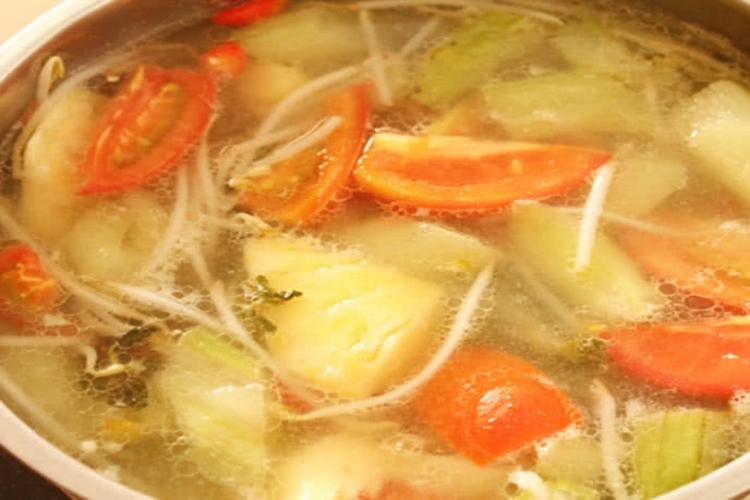 Bí quyết cách nấu canh chua cá lóc thơm ngon đậm đà chuẩn vị miền Tây  - hình 4