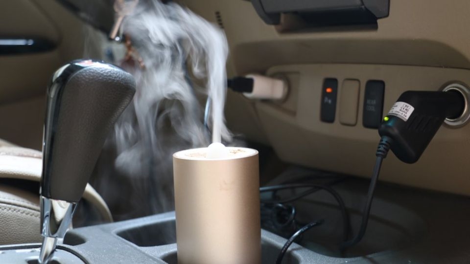 Máy khử mùi ô tô là gì?