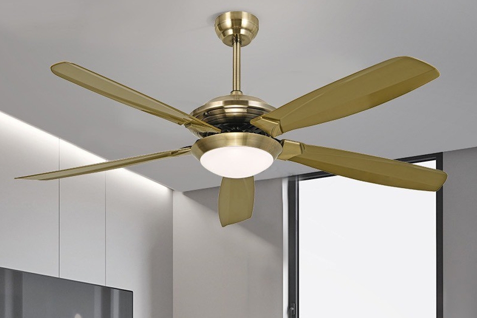 Lựa chọn quạt trần có gắn đèn led.