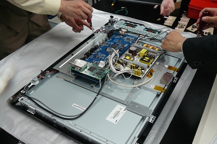 Mang máy tới trung tâm bảo hành hoặc nhờ đơn vị sửa chữa tại nhà hỗ trợ