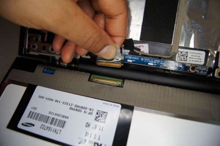 màn hình laptop bị nhiễu (hình 4)