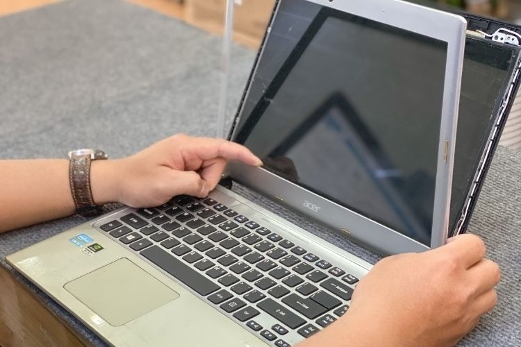 màn hình laptop bị nhiễu (hình 12)