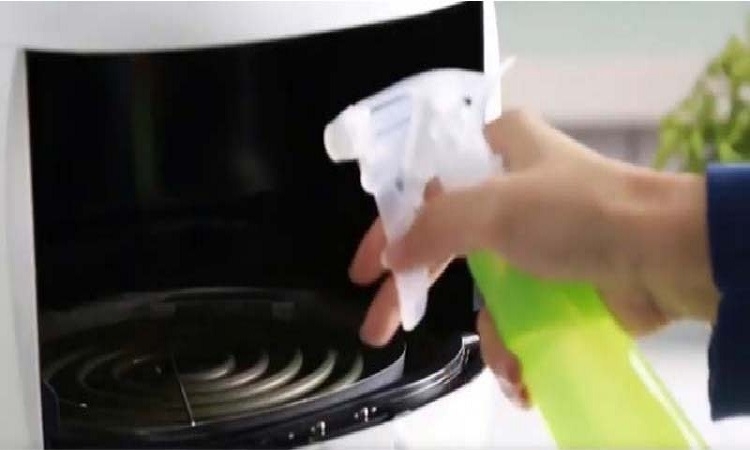 Sử dụng baking soda để rửa nồi chiên không dầu