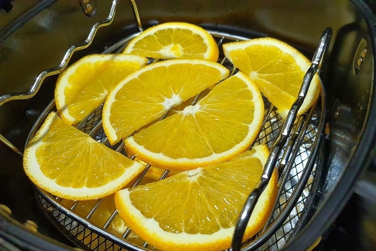 Dùng chanh khử mùi nồi chiên không dầu Kalite