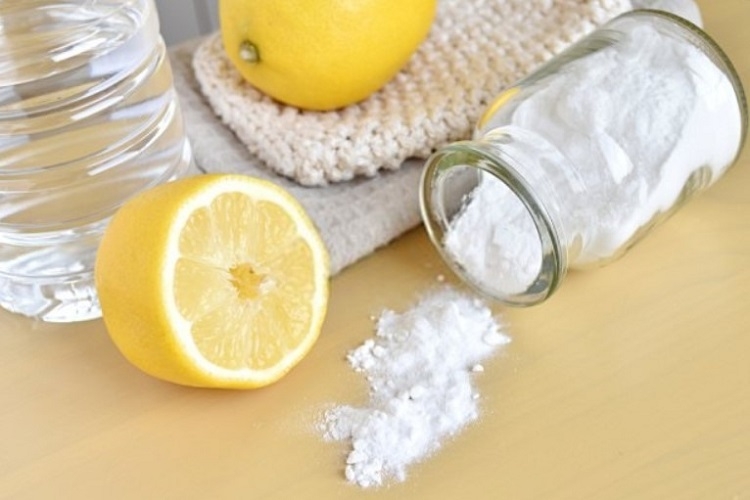 Kết hợp baking soda và chanh để loại bỏ vết dầu mỡ cứng đầu