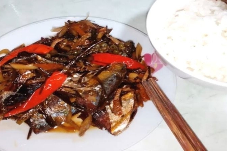 Thành phẩm cá mắm kho