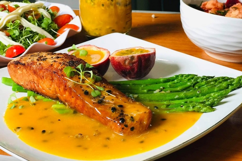 Cá hồi sốt chanh leo 7