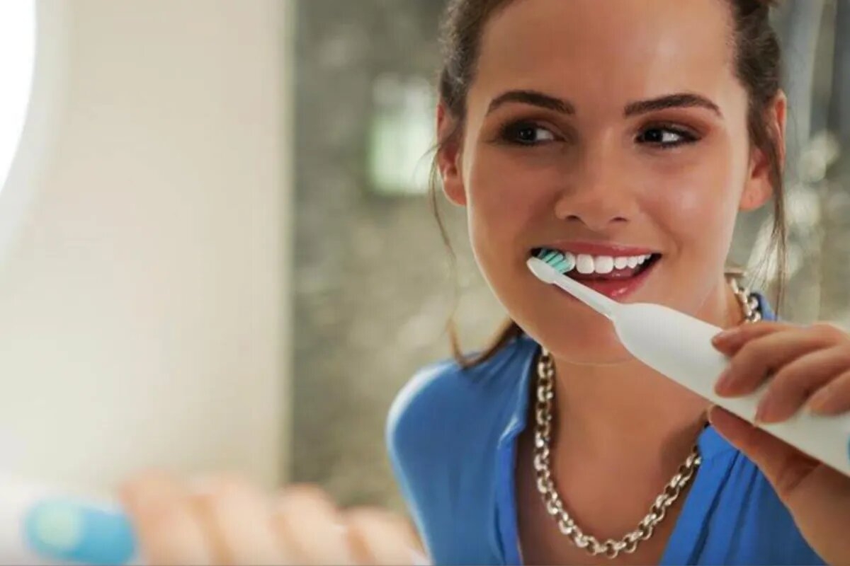 niềng răng có nên dùng bàn chải điện không? 5