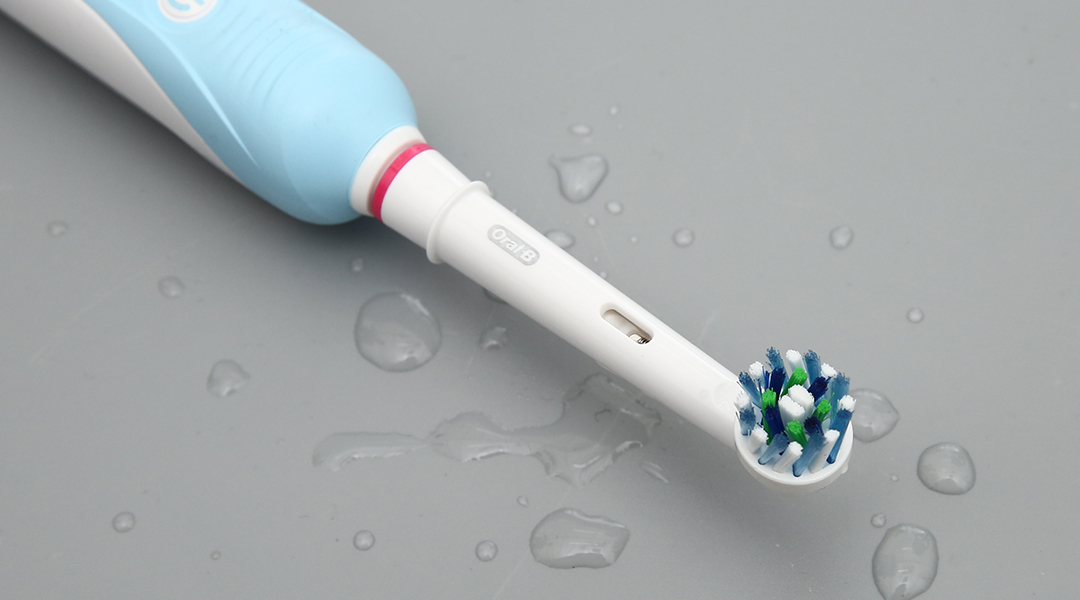 Bàn chải đánh răng điện Oral-B Pro 500 D16.513