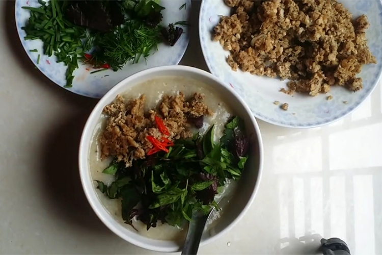 Bí quyết nấu cháo cá chép đậu xanh bổ dưỡng, thơm ngon, không tanh cho bà bầu - hình 5