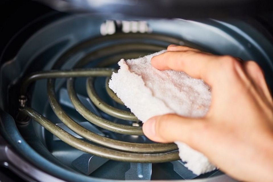 Vệ sinh nồi chiên không dầu Unie 5