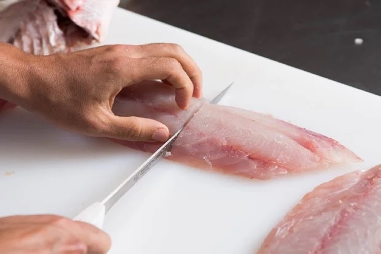 Hướng dẫn cách làm chả cá thu dai ngon bất bại ngay tại nhà cho chị em nội trợ - Hình 3