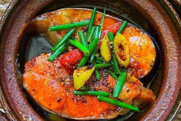 Cá bông lau kho tộ