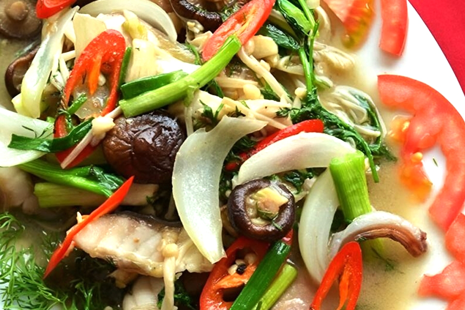 Cá chép giòn xào nấm.