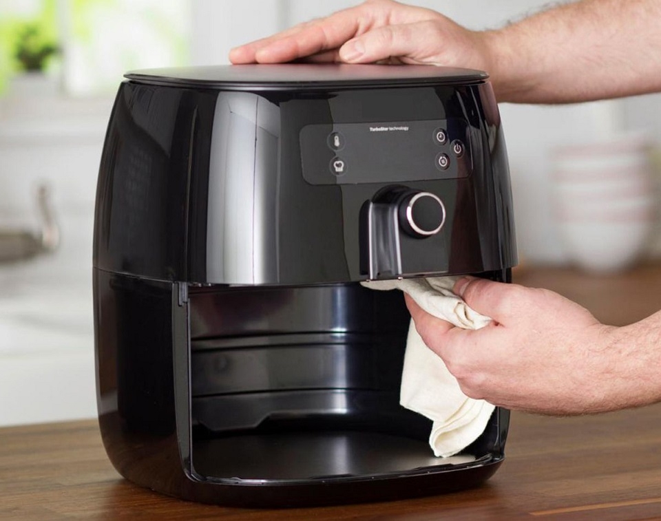 Cách vệ sinh nồi chiên không dầu Mishio 4