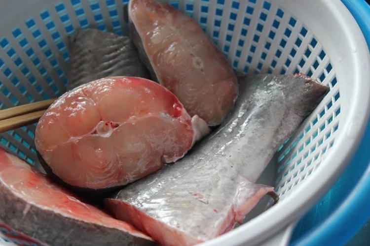 Bí quyết làm cá bông lau kho tộ chuẩn vị miền Tây với nước sốt đậm đà, hấp dẫn - Hình 2