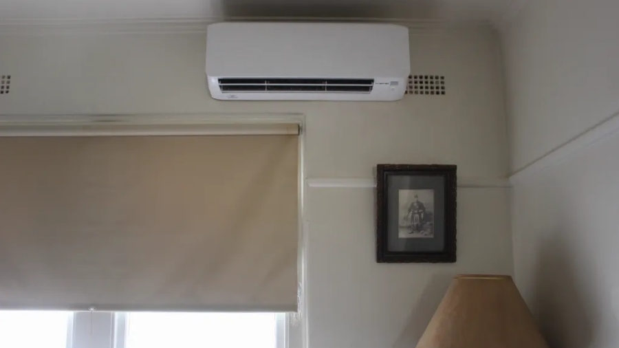 Lắp ở phía trên hoặc hai bên của cửa ra vào, cửa sổ