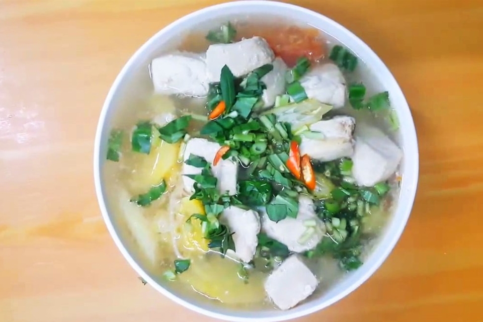 Canh chua cá cờ.