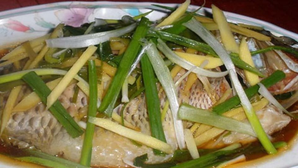 Cá tai tượng hấp hành