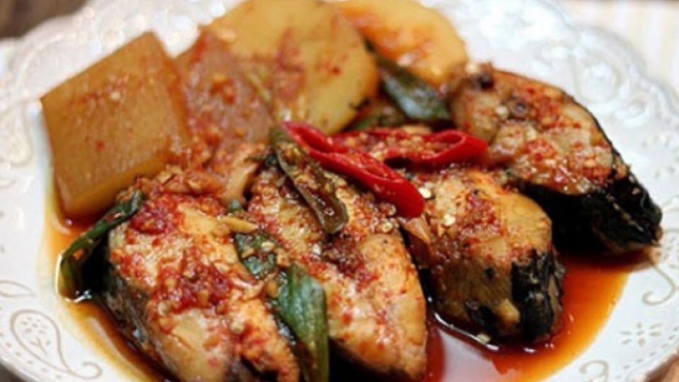 Cá nâu kho củ cải