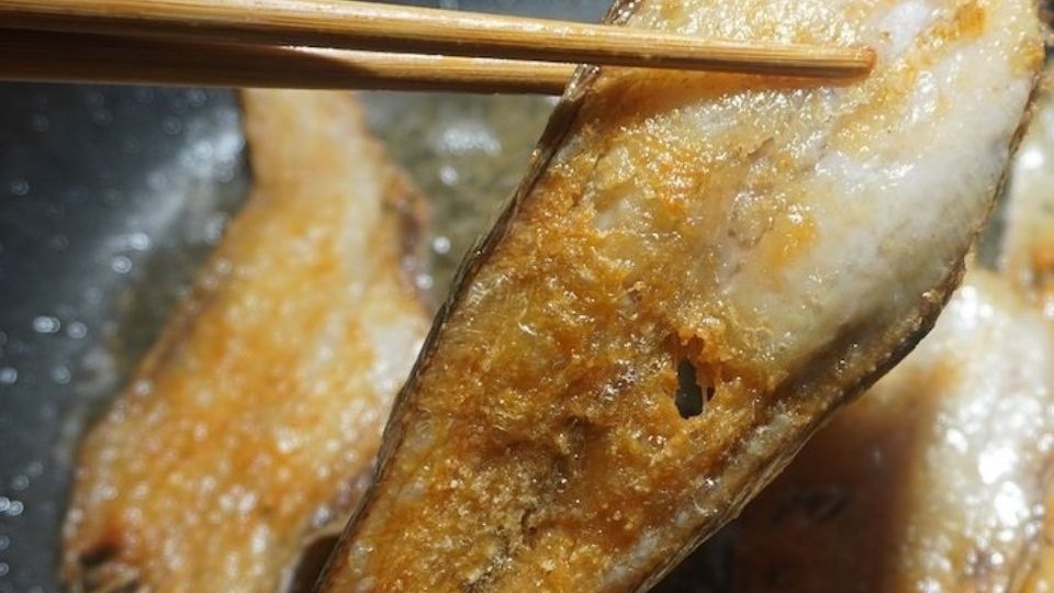 Cá lưỡi trâu một nắng chiên giòn