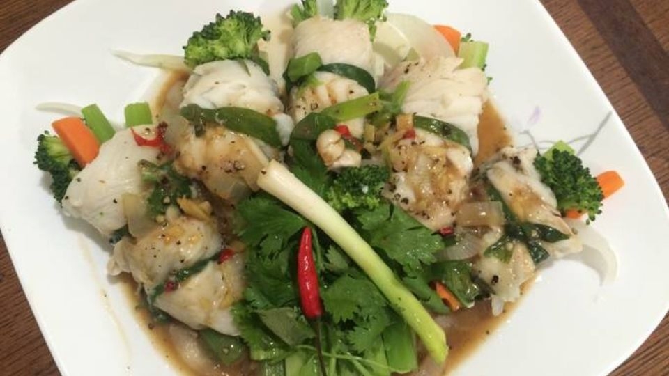 Cá lưỡi trâu phi lê hấp rau củ
