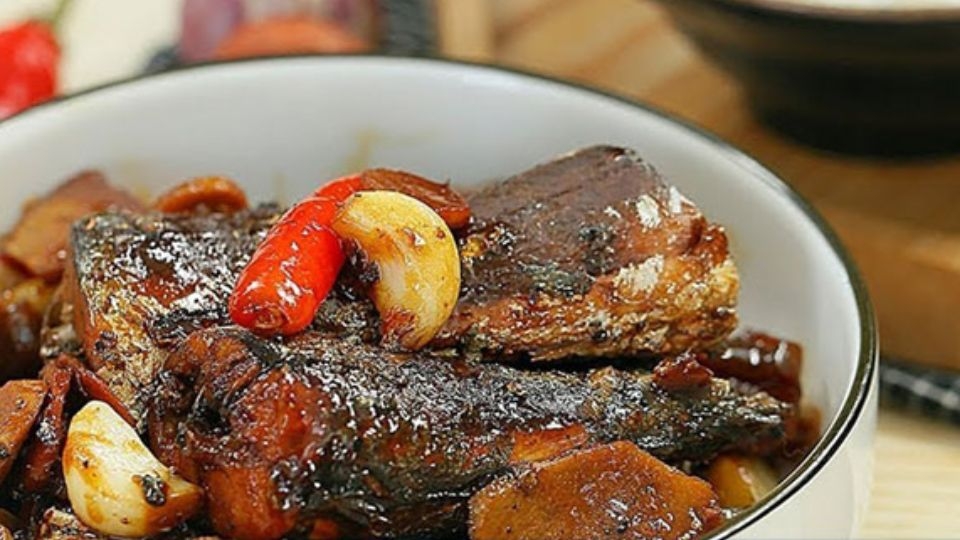 Cá nục kho riềng