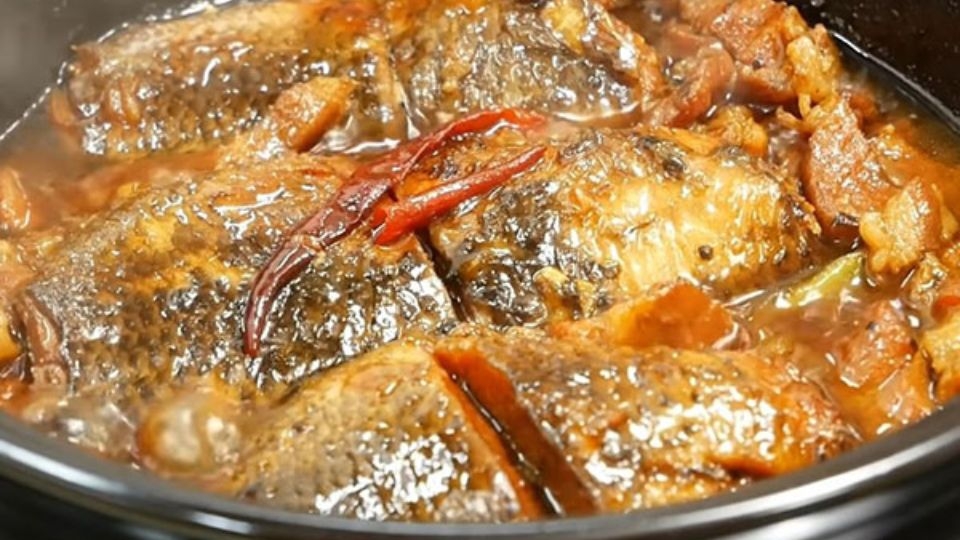 Cá rô phi kho riềng