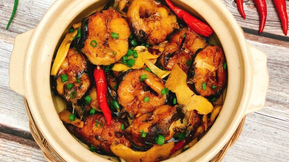 Cá trê kho riềng