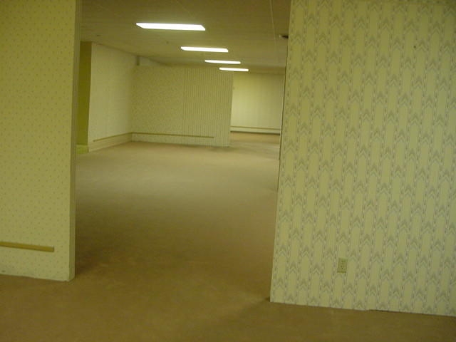 Ảnh gốc được đăng tải trên 4chan về The Backrooms