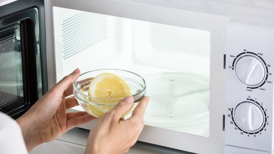 Hướng dẫn vệ sinh lò vi sóng Toshiba
