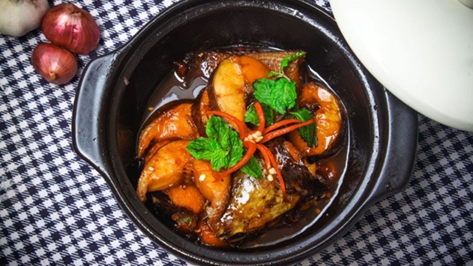 Cá basa kho thịt ba chỉ