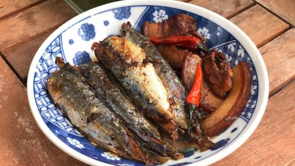Cá trích kho thịt ba chỉ