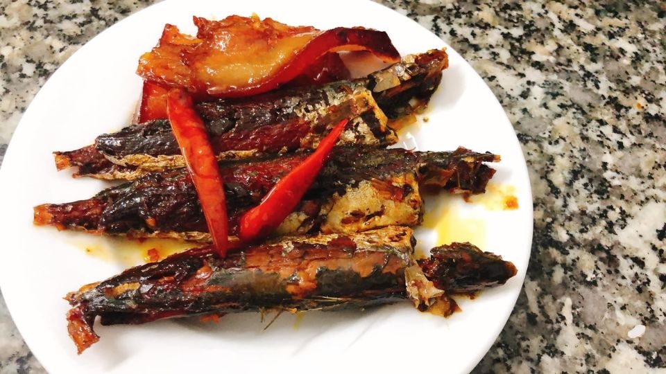 Cá nục kho thịt ba chỉ