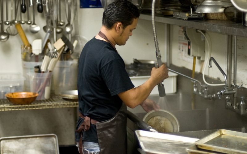 Máy rửa chén rửa được bao nhiêu hình 4